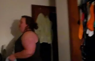 XXX الكبار العمة الملاعين مع صبي صغير في المرآب سكس من عرب نار