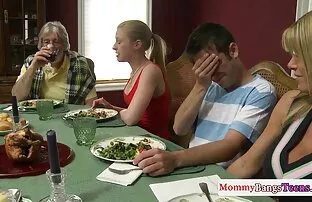 XXX عم صديق سكس محجبات عرب نار