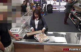 XXX لا تنسى الوقت في الحظيرة مع امرأة سوداء آنا فوكس كس عربي نار
