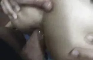 XXX أدخل عرب سكسي نار إصبعك في نقرة على