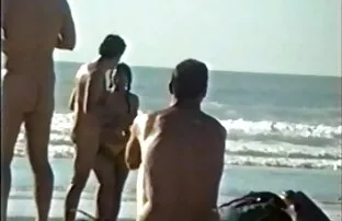 XXX الدس محتويات سكس مولع عرب البذور في الصدر زلق