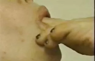 XXX لا يزال افسدت في غرفة النوم مع الباب سكس شواذ عرب نار المغلق