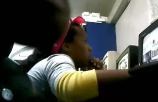 XXX العمل على هدية من خلال عرب نار سكس نار الفم
