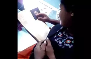 XXX رجل يزيل الاستمناء أمام عرب نار مباشر الكاميرا